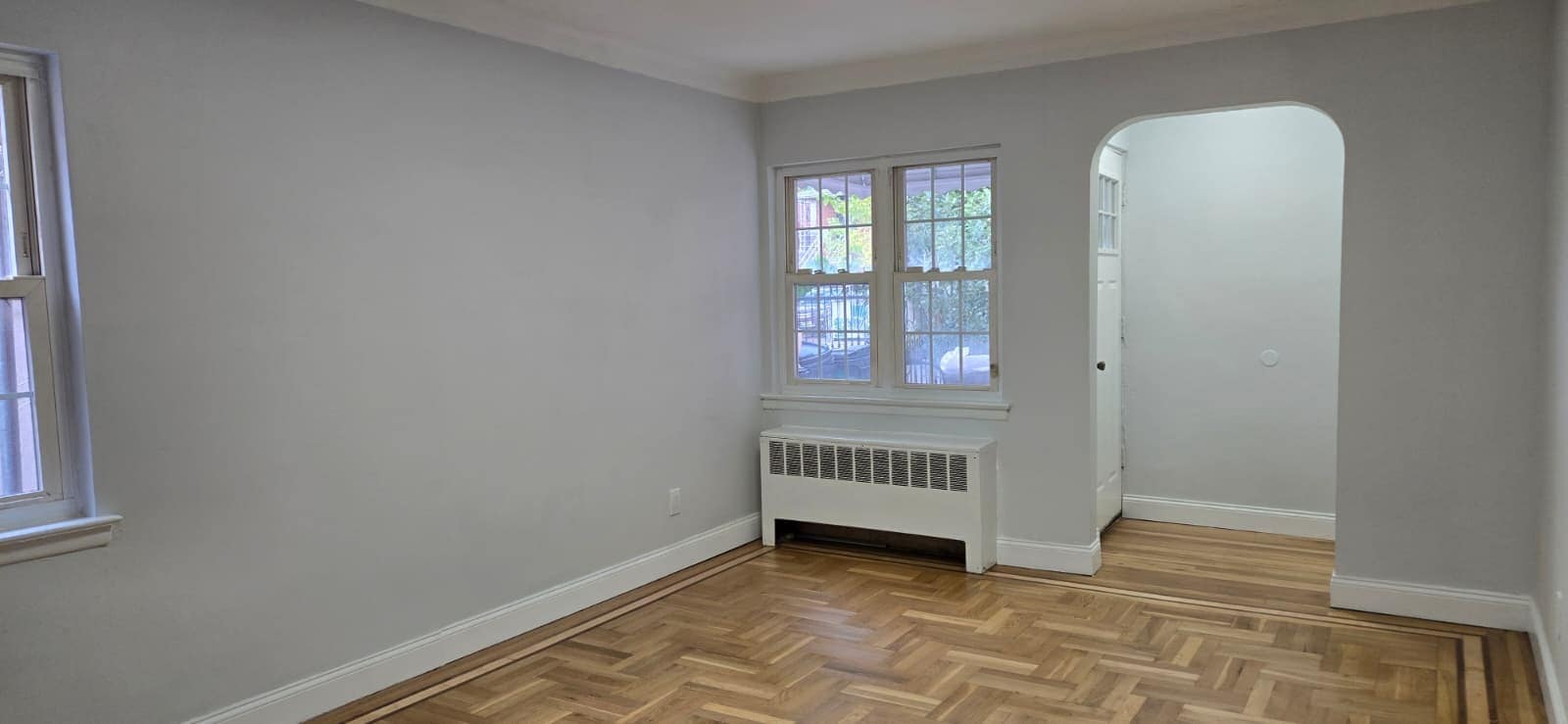 Living room - 1042 E 211th St
