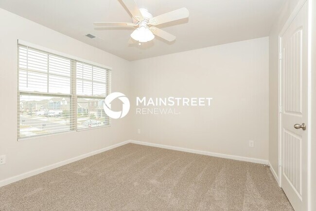 Building Photo - 4 Bedroom Pet-Friendly Home in LEBANON, TN with Main Street Renewal