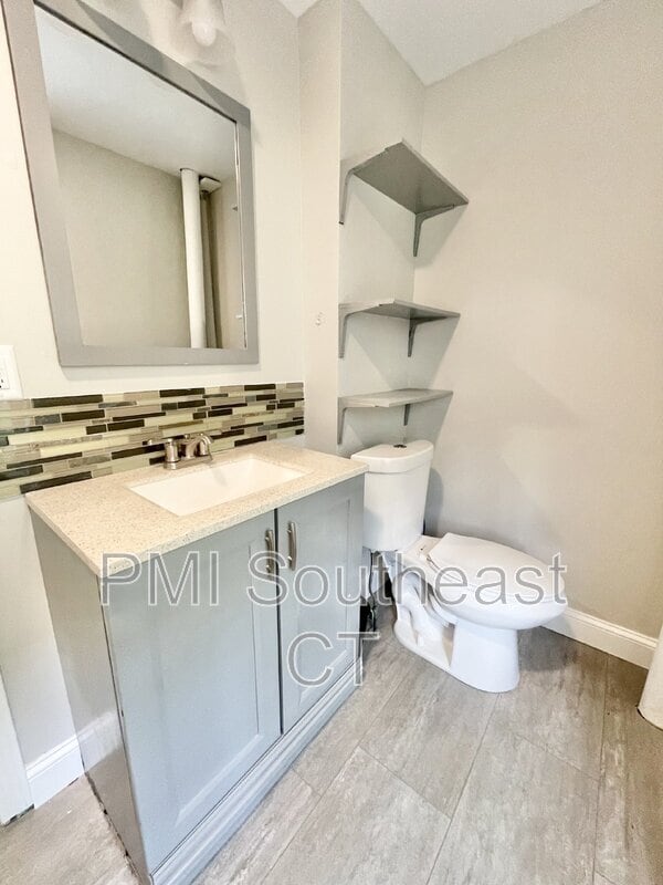 Building Photo - 253 Yantic St