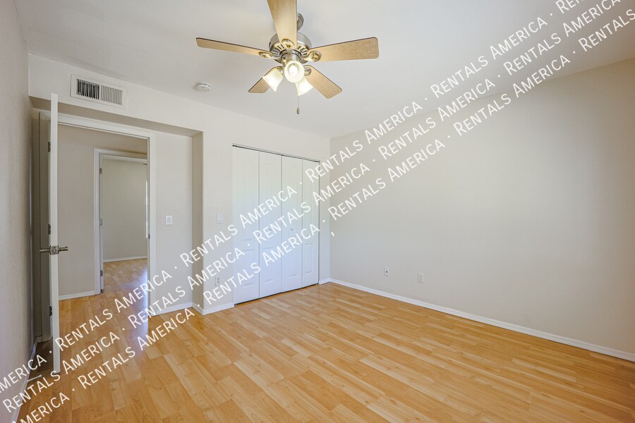 Building Photo - 4006 S McKemy St