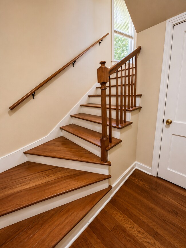 Building Photo - Alamo Heights Townhome