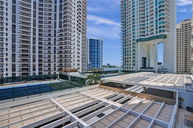 Building Photo - 801 Brickell Key Blvd
