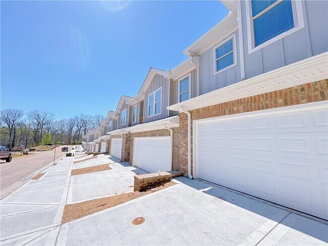 Building Photo - 2608 Mls Cmn Dr