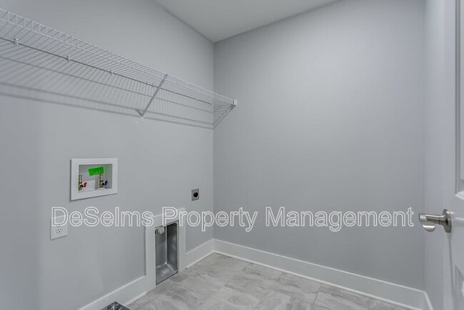 Building Photo - 5054 Gracious Dr
