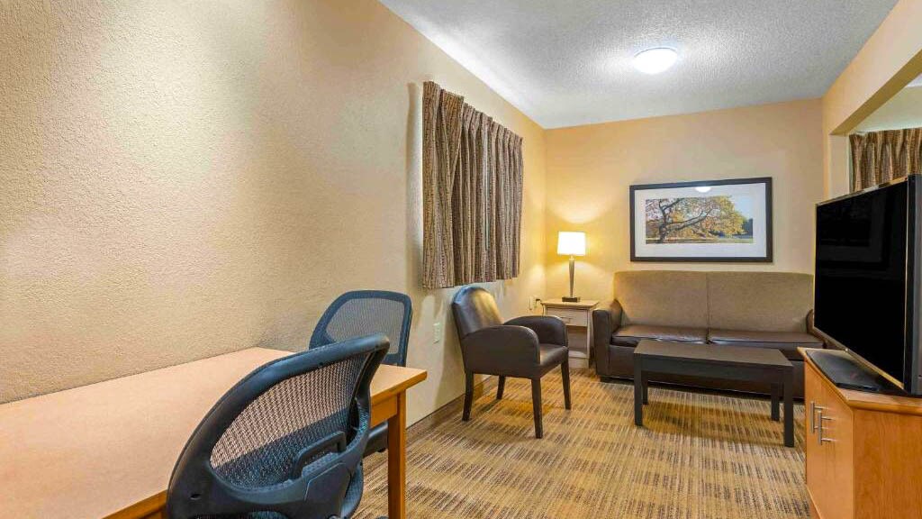 Building Photo - 530 Woods Lake Rd