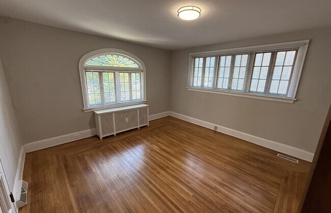 Building Photo - 3015 Clifton Ave