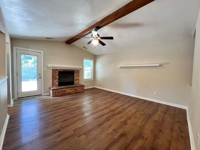 Building Photo - Updated brick ranch in REDWING