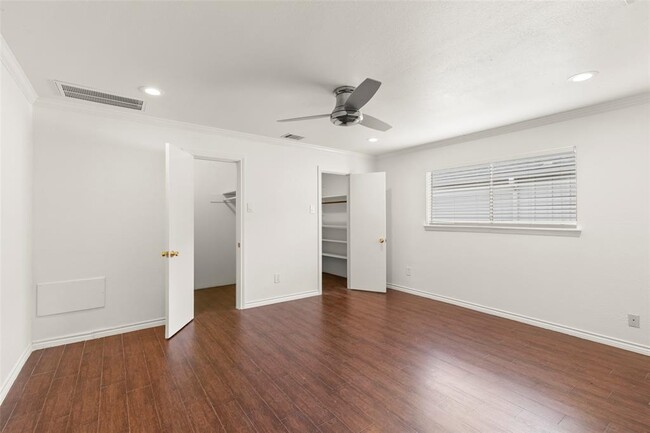 Building Photo - 2229 Mimosa Dr