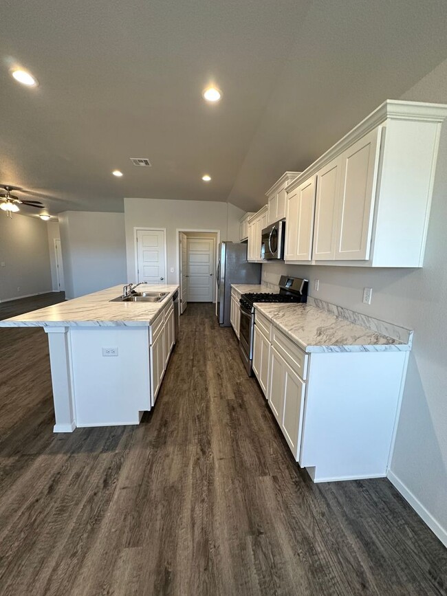 Building Photo - *Pre-leasing* Three Bedroom | Two Bath Hom...