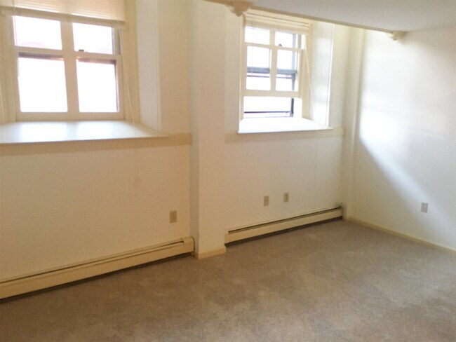 Building Photo - 124 Orange St