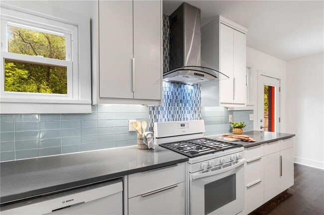 Building Photo - 830 Belgrade Ave NE