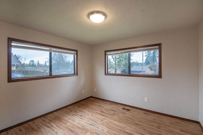 Building Photo - 3 bed, 2 bath Single-level home in Stayton, Oregon