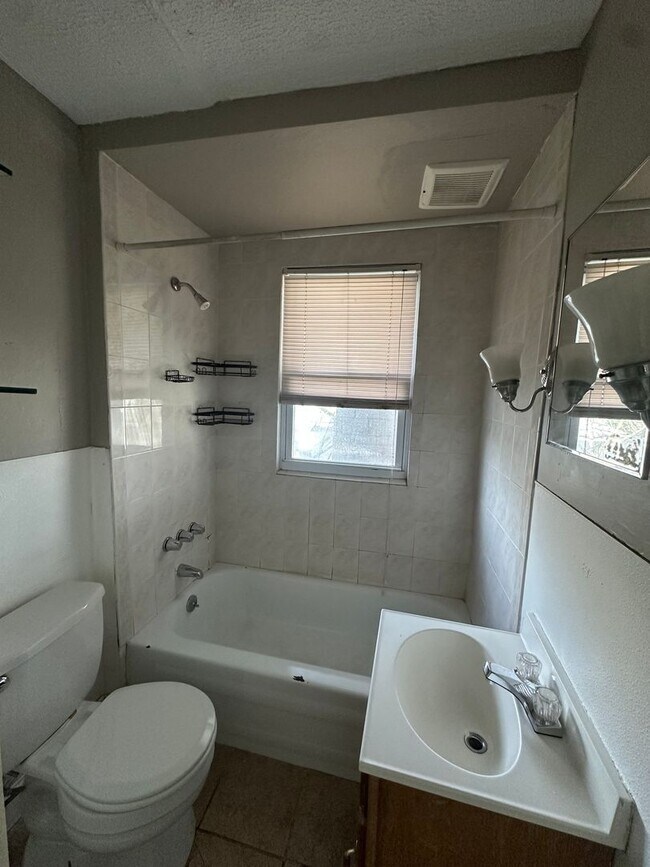 Building Photo - 98 Inwood Pl