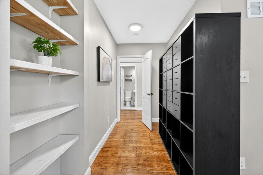 Building Photo - 1091 Purcell Ave