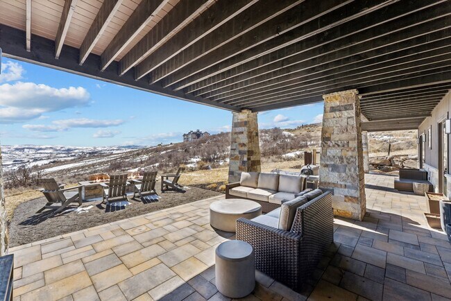 Building Photo - 3450 Ridgeway Dr