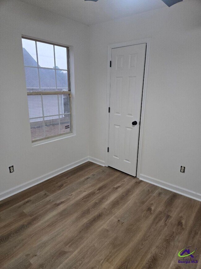 Building Photo - 4685 Pine Valley Dr