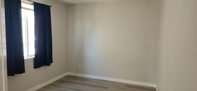 Building Photo - Spacious 4-bedroom Home Available in Desert Shores!