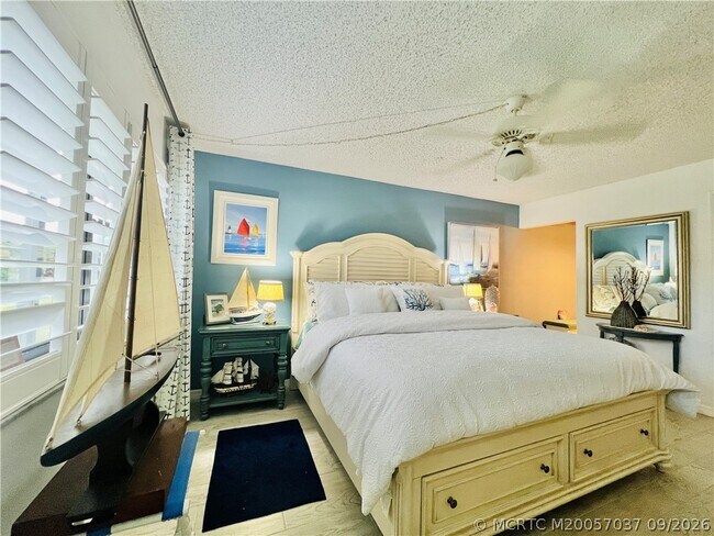 Building Photo - 10044 S Ocean Dr