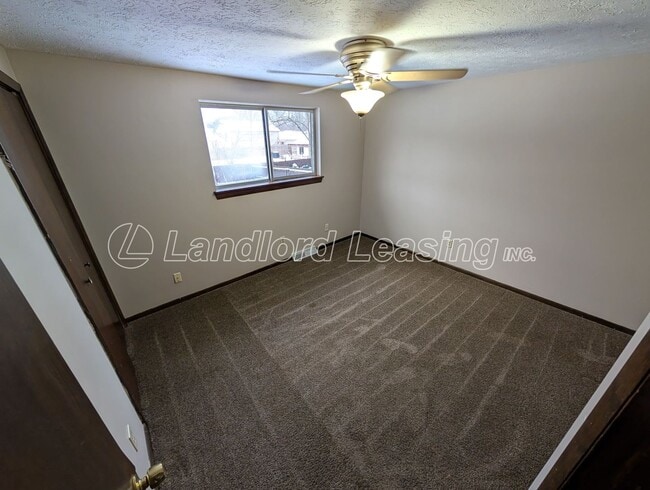 Building Photo - North Ridgeville Split Level with New Kitchen and Updates!