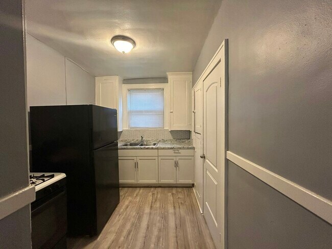 Building Photo - 16930 Santa Rosa Dr