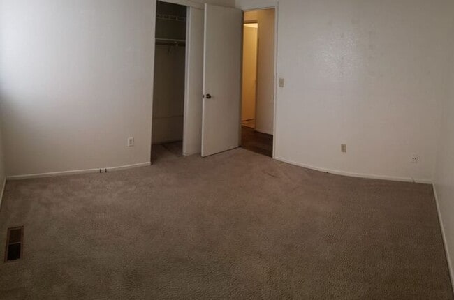 Building Photo - Sparks 3 bed 2 bath 2 car garage home located near The Marina For Rent