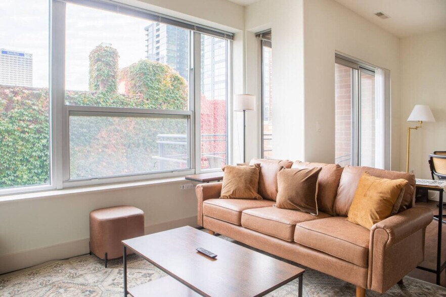 Building Photo - 1040 N Cass St