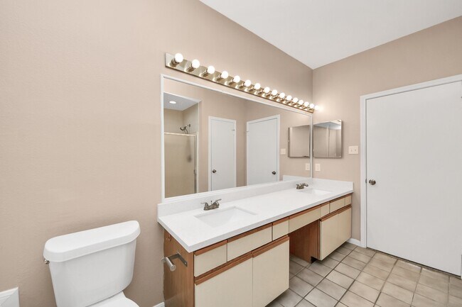 Building Photo - 3218 Holly Hall St