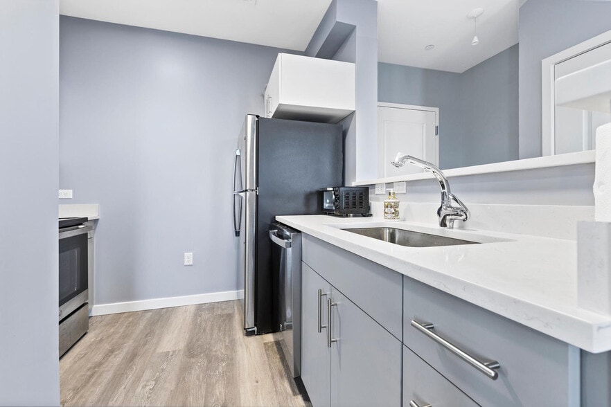 Building Photo - 95 Broadway-SI ID1240351P