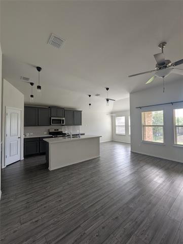 Building Photo - 1740 Alamandine Ave