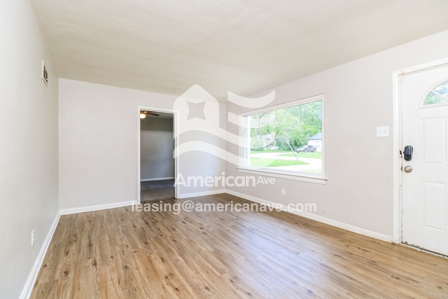 Building Photo - 9749 Dennis Dr