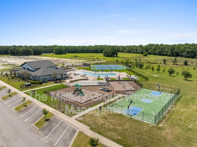 Building Photo - 6901 SW Lugano Ct