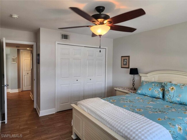 Building Photo - 4803 Sunset Ct