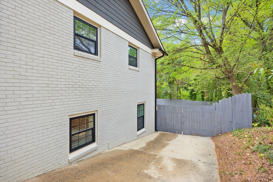 Building Photo - 2000 Kilborne Dr
