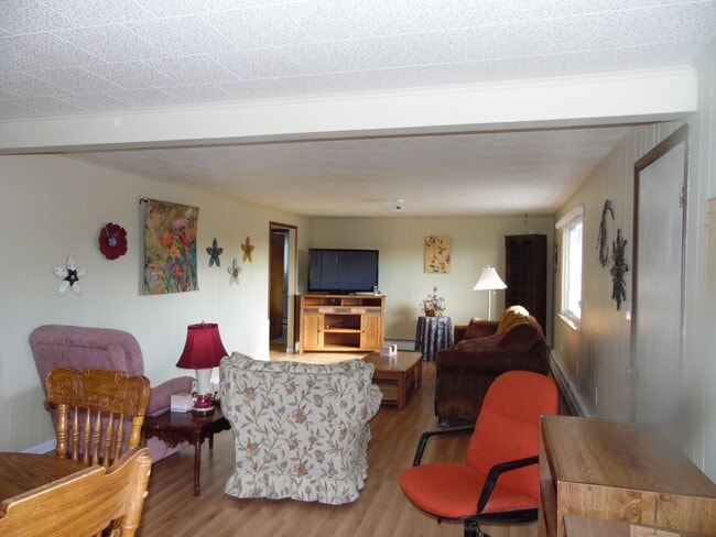 Building Photo - 3 bedroom Home