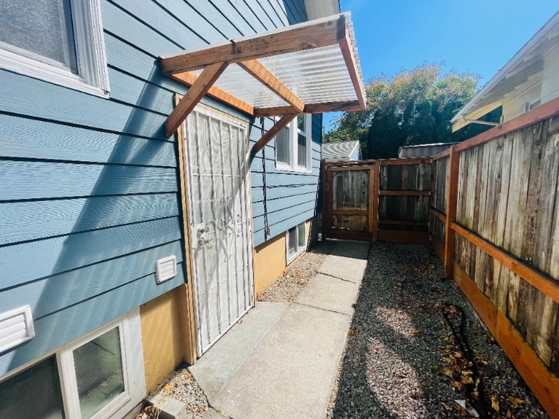 Primary Photo - 7434 SE Duke St