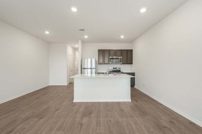 Building Photo - 6026 Primrose Rd