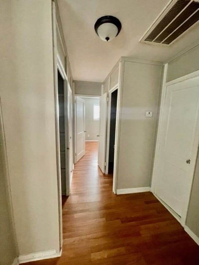 Building Photo - Adorable 3 bedroom 2 bath Ranch style home...