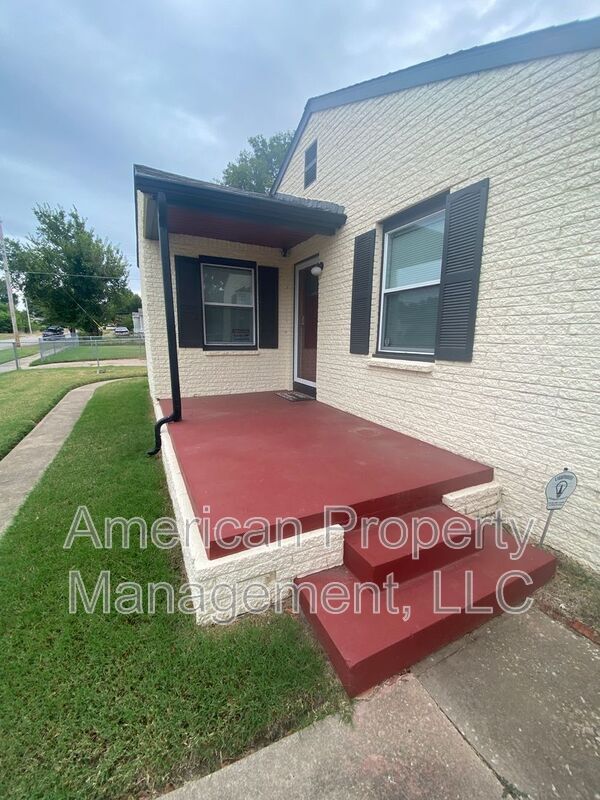 Primary Photo - 2145 N Quaker Ave