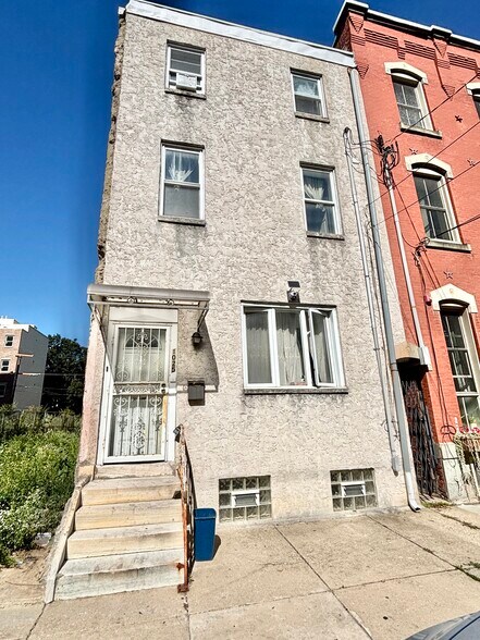 Building Photo - 1025 Mount Vernon St