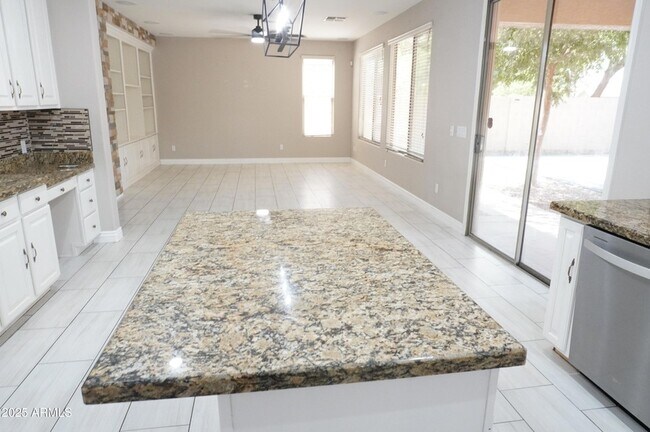 Building Photo - 6700 S Agate Way