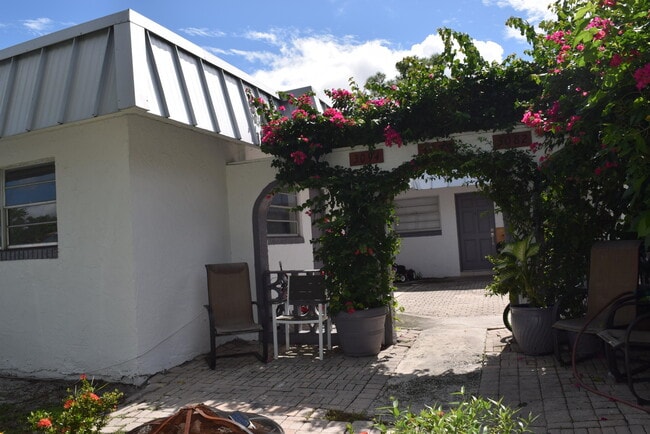 Building Photo - 3094 SE Clayton St