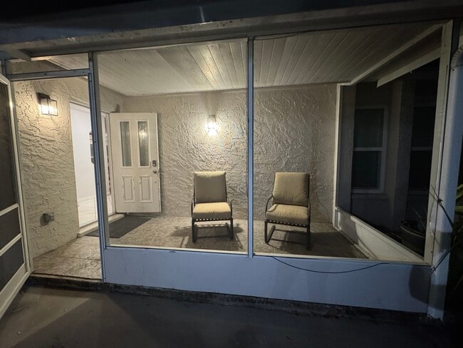 Building Photo - 6959 Aberfeldy Ave N