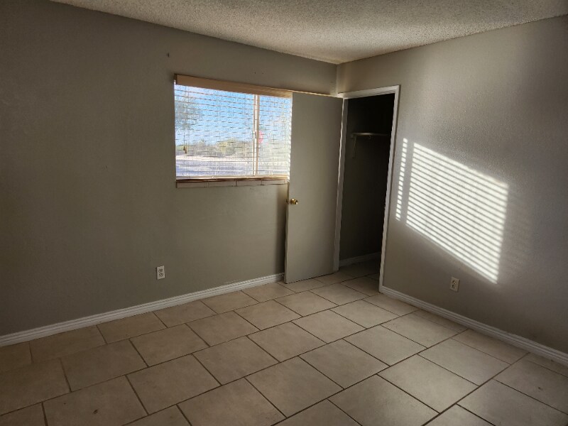 Building Photo - 2601 S Portia Ave