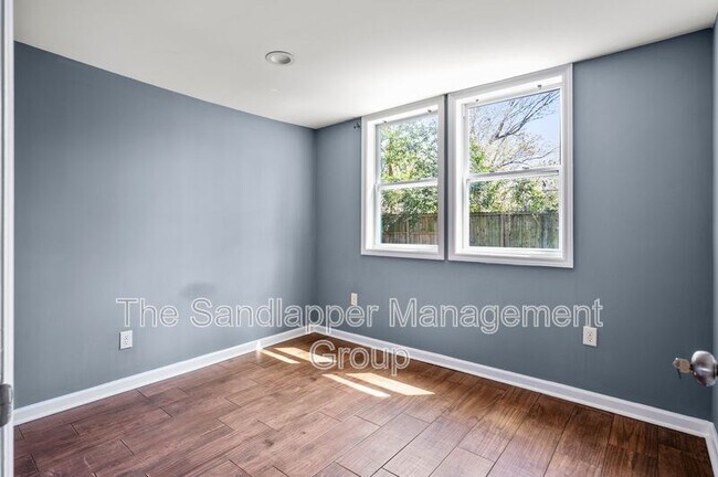 Building Photo - 2169 Eleanor Dr