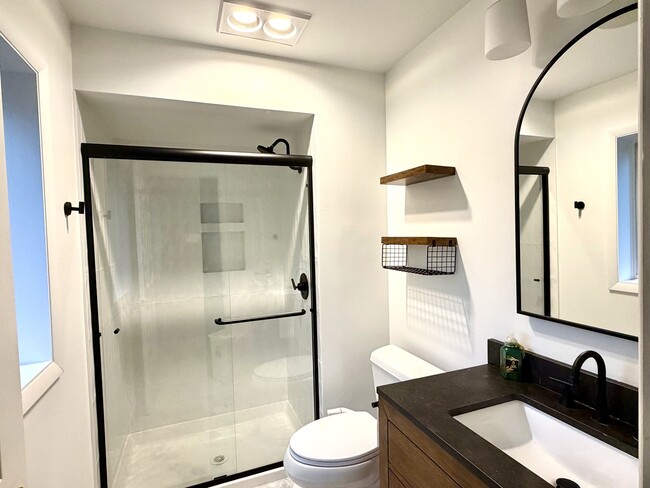 Building Photo - 435 Ridge Rd