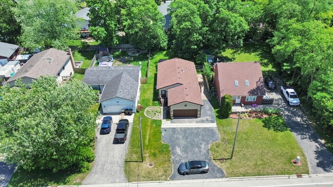 Building Photo - Updated 3-Bed/2-Bath Home with A Deck, Gar...