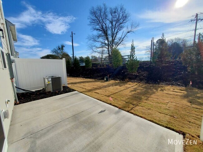 Building Photo - 208 Lograto Ln