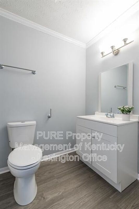 Building Photo - 304 Woodcross Pl