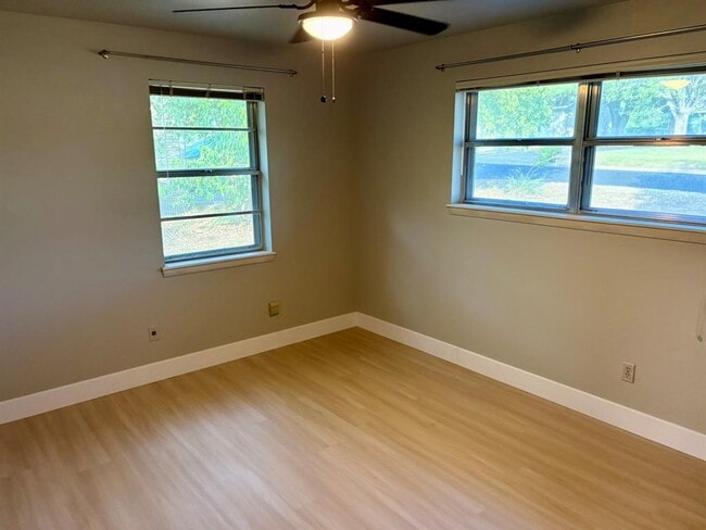 Building Photo - 11401 Indianhead Dr