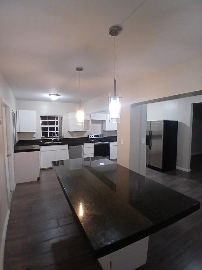 Building Photo - 5759 SW 61st St